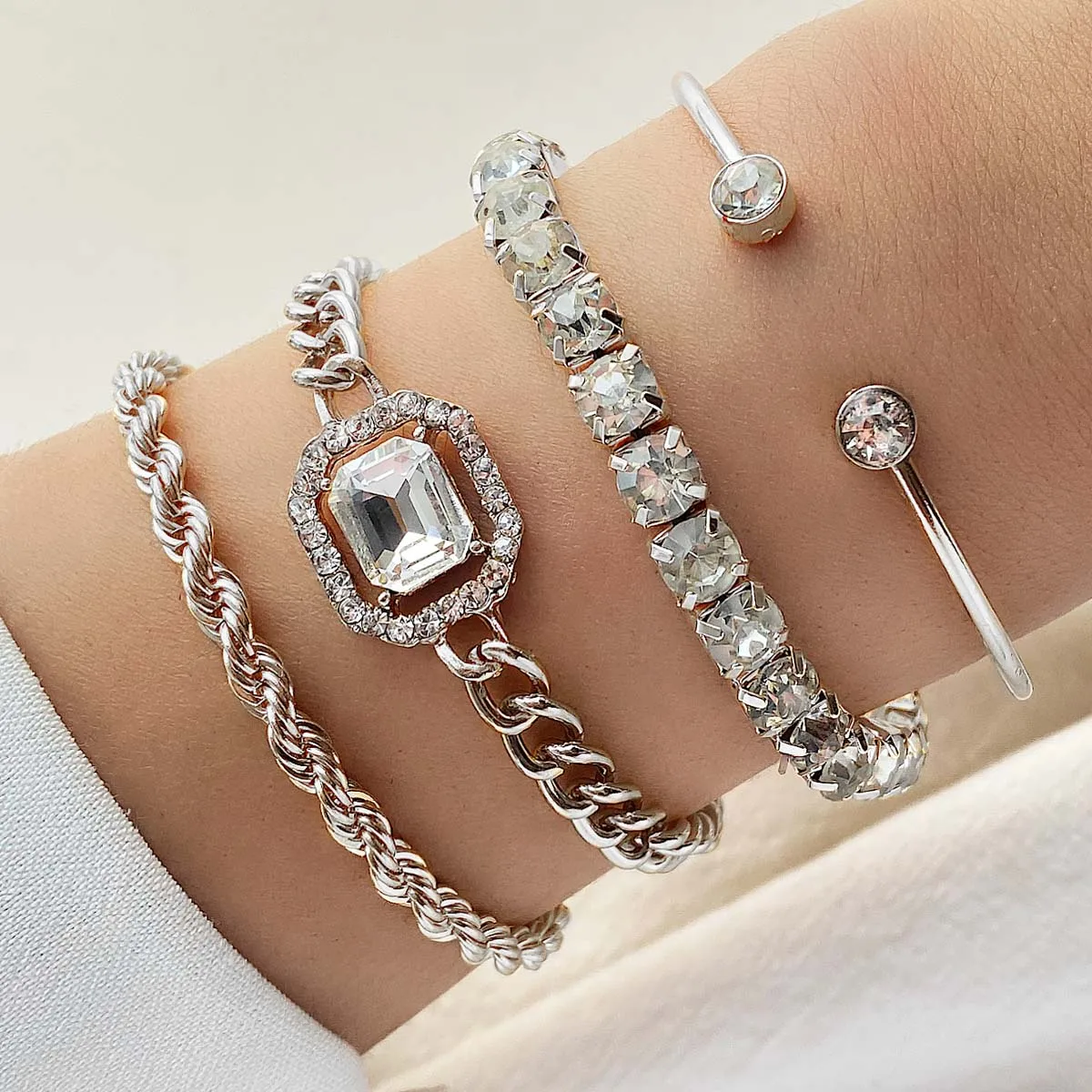 Set Luxurious Bracelets